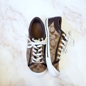 GUC *Coach* Francesca sneaker.  Size 7B